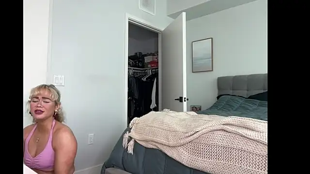 ElenaErickson online show from October 22, 2025, 8:52 pm