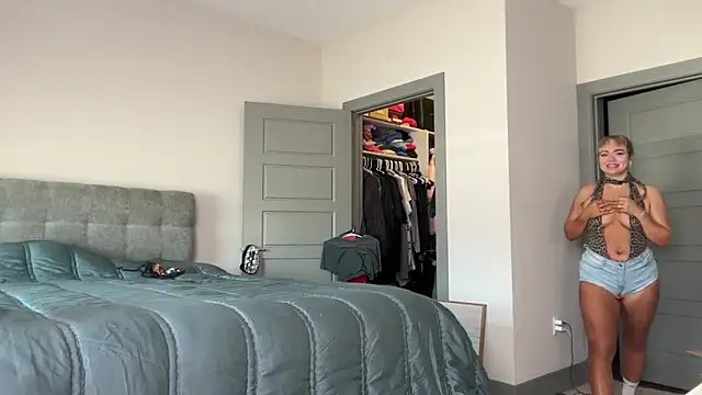 ElenaErickson online show from March 17, 2025, 7:58 pm