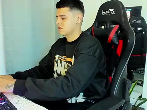 E Moon online show from November 4, 2025, 4:16 am