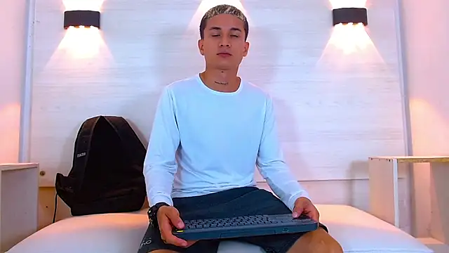 jeic 18 online show from November 29, 2025, 5:46 pm