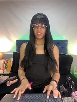 valentinabaez online show from October 9, 2025, 6:52 pm