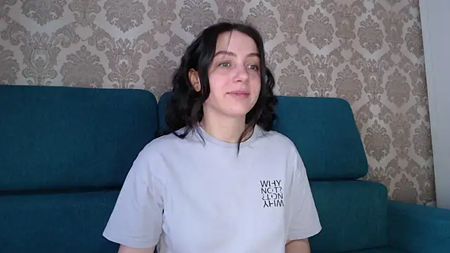 Louise Lavender online show from March 15, 2025, 10:13 am