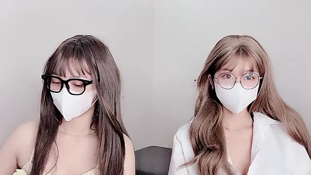 Mono-Stewardesss online show from December 4, 2024, 1:58 pm