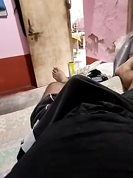 findmemylove online show from December 1, 2025, 8:48 am