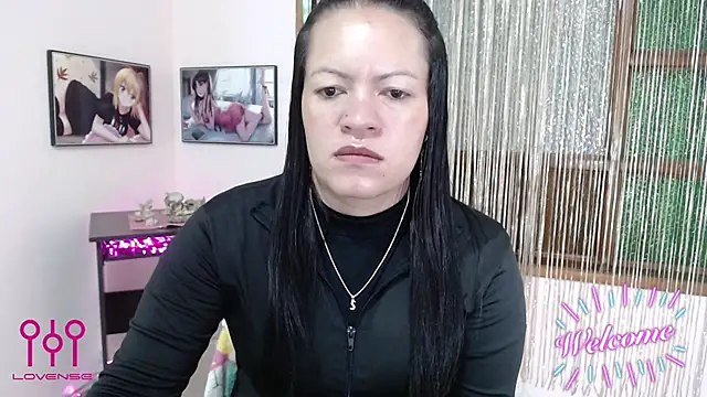 Cristal w online show from November 6, 2025, 3:27 pm