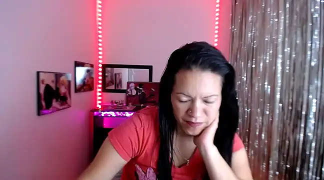 Cristal w online show from March 11, 2025, 3:23 pm