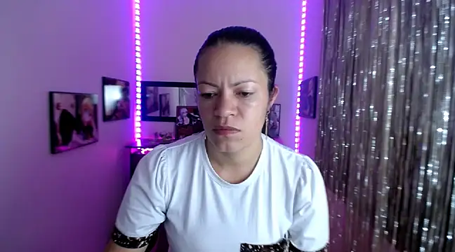 Cristal w online show from March 8, 2025, 2:40 pm