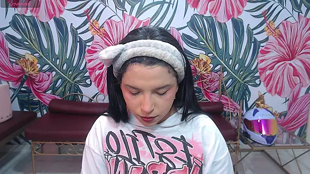 Snapshot of Small_naughty_ chatting on May 5, 2026, 1:14 pm Small naughty online show from May 5, 2026, 1:14 pm