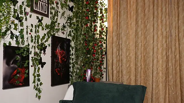 NaughtYHomemadE online show from October 12, 2025, 7:10 am