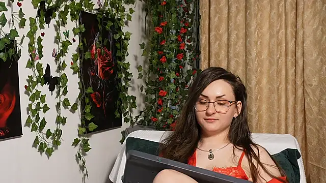 NaughtYHomemadE online show from September 26, 2025, 12:01 pm