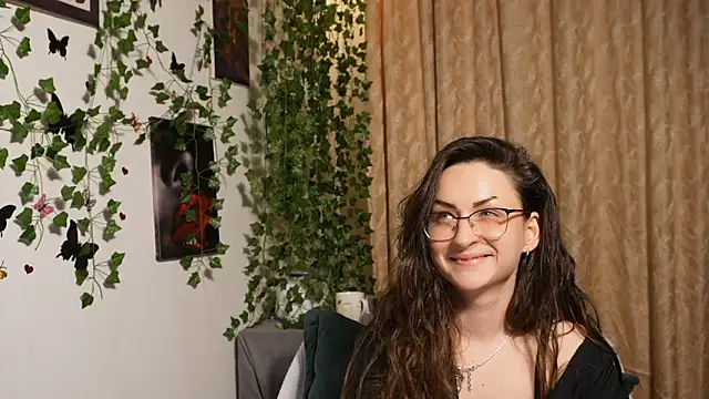 NaughtYHomemadE online show from September 11, 2025, 1:05 am