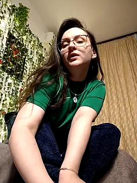 Snapshot of NaughtYHomemadE chatting on April 22, 2026, 4:52 am NaughtYHomemadE online show from April 22, 2026, 4:52 am