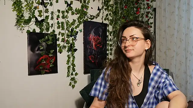 NaughtYHomemadE online show from October 21, 2025, 12:04 pm