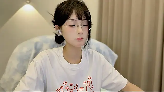 Snapshot of SHUIshui_ chatting on October 16, 2025, 12:35 pm SHUIshui online show from October 16, 2025, 12:35 pm