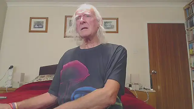 Snapshot of WaverlyKernow chatting on November 20, 2025, 1:56 pm WaverlyKernow online show from November 20, 2025, 1:56 pm