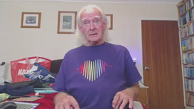 Snapshot of WaverlyKernow chatting on September 30, 2025, 1:50 pm WaverlyKernow online show from September 30, 2025, 1:50 pm