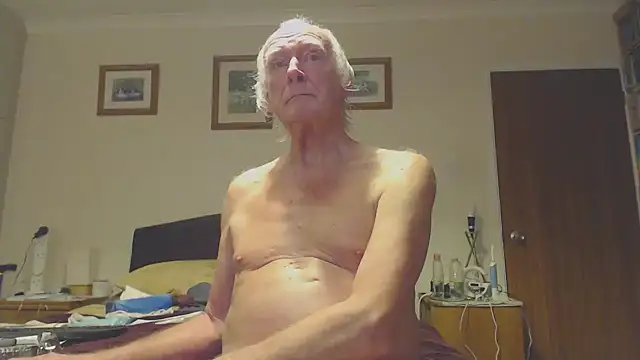 Snapshot of WaverlyKernow chatting on February 1, 2025, 3:39 pm WaverlyKernow online show from February 1, 2025, 3:39 pm