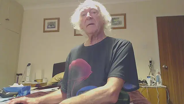 Snapshot of WaverlyKernow chatting on January 29, 2025, 10:37 am WaverlyKernow online show from January 29, 2025, 10:37 am