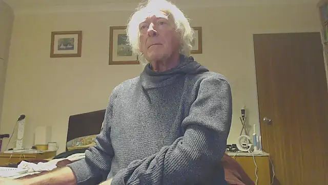 Snapshot of WaverlyKernow chatting on February 10, 2025, 7:36 am WaverlyKernow online show from February 10, 2025, 7:36 am