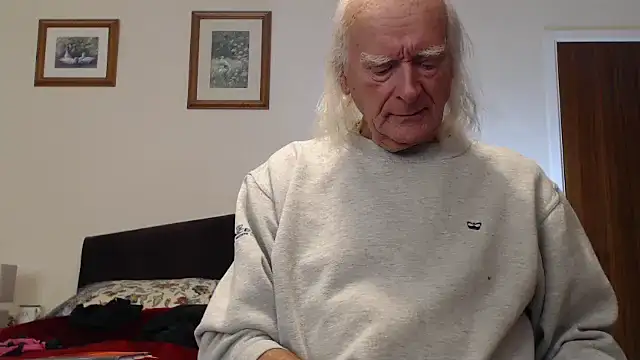 Snapshot of WaverlyKernow chatting on November 1, 2025, 10:09 am WaverlyKernow online show from November 1, 2025, 10:09 am