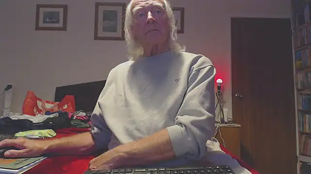 Snapshot of WaverlyKernow chatting on October 3, 2025, 11:34 am WaverlyKernow online show from October 3, 2025, 11:34 am