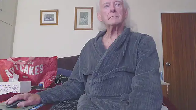 Snapshot of WaverlyKernow chatting on September 22, 2025, 8:53 am WaverlyKernow online show from September 22, 2025, 8:53 am