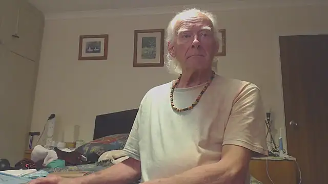 Snapshot of WaverlyKernow chatting on March 21, 2025, 2:51 pm WaverlyKernow online show from March 21, 2025, 2:51 pm