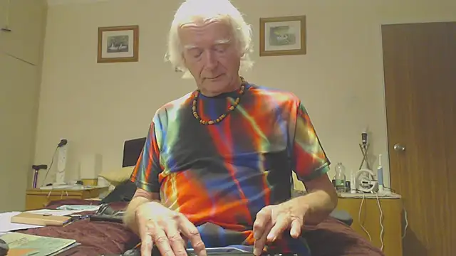 Snapshot of WaverlyKernow chatting on February 7, 2025, 3:41 pm WaverlyKernow online show from February 7, 2025, 3:41 pm