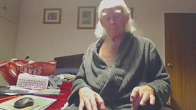 Snapshot of WaverlyKernow chatting on September 19, 2025, 8:24 pm WaverlyKernow online show from September 19, 2025, 8:24 pm