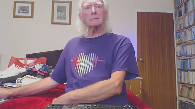 Snapshot of WaverlyKernow chatting on October 2, 2025, 2:09 pm WaverlyKernow online show from October 2, 2025, 2:09 pm