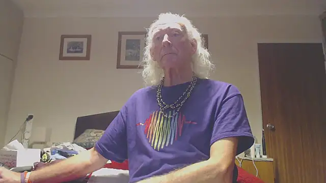 Snapshot of WaverlyKernow chatting on November 12, 2025, 11:58 am WaverlyKernow online show from November 12, 2025, 11:58 am