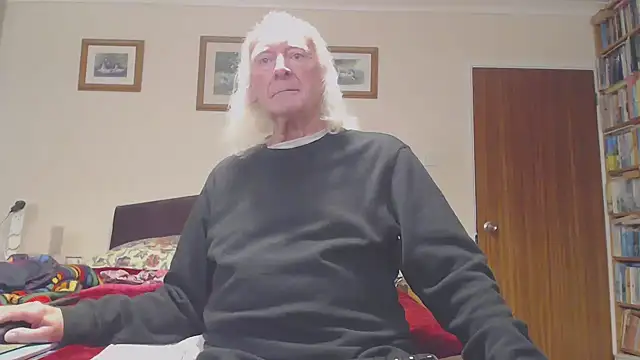 Snapshot of WaverlyKernow chatting on November 29, 2025, 2:06 pm WaverlyKernow online show from November 29, 2025, 2:06 pm