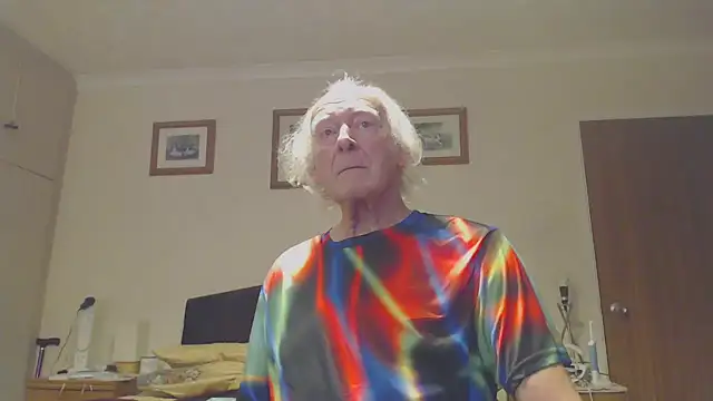 Snapshot of WaverlyKernow chatting on February 5, 2025, 3:20 pm WaverlyKernow online show from February 5, 2025, 3:20 pm