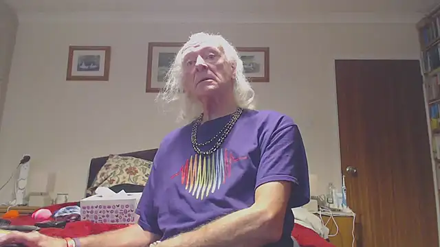 Snapshot of WaverlyKernow chatting on November 6, 2025, 11:36 am WaverlyKernow online show from November 6, 2025, 11:36 am