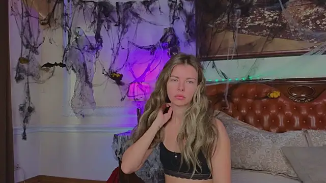 Real Tini online show from October 31, 2025, 5:59 am