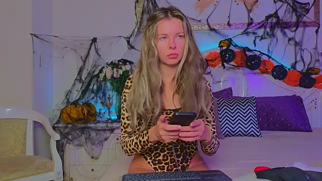 Real Tini online show from October 20, 2025, 11:44 am