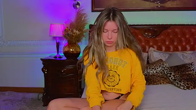 Real Tini online show from November 21, 2025, 6:12 am