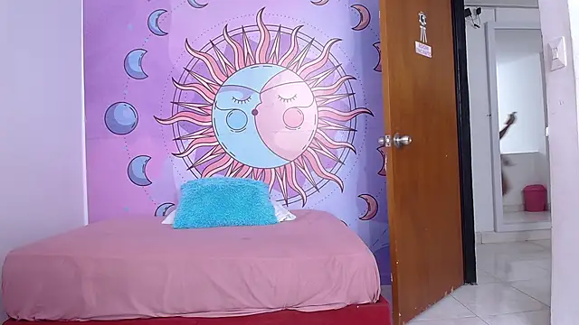 luna hoott online show from May 29, 2026, 6:58 pm
