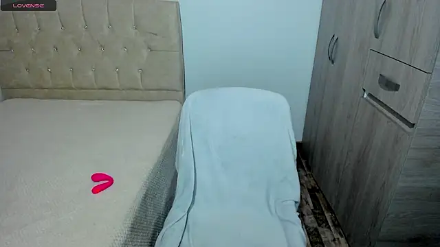 emily1  online show from March 17, 2026, 10:07 am