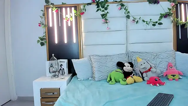 pretty ariiel online show from February 4, 2025, 4:05 am