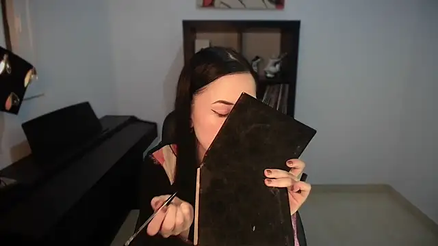 Windy butterfly online show from October 3, 2025, 4:52 pm