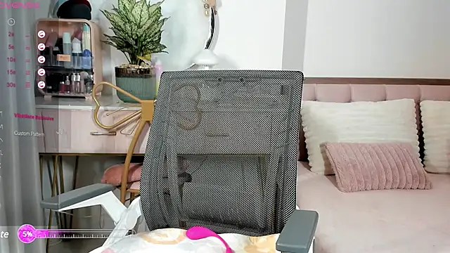 Snapshot of _Joliie_ chatting on March 3, 2025, 3:54 pm Joliie online show from March 3, 2025, 3:54 pm