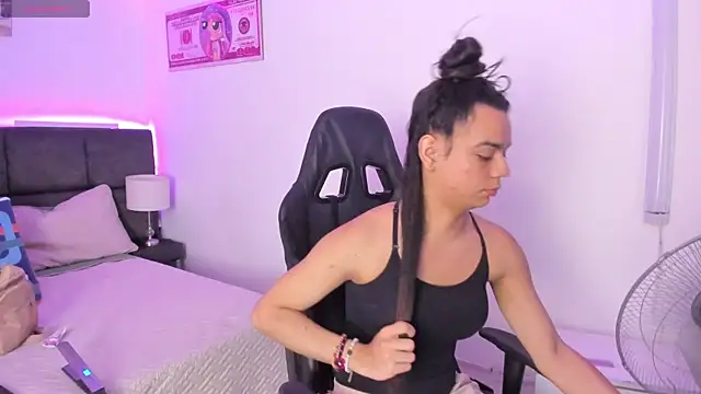 Megan Miles02 online show from November 25, 2025, 9:59 pm