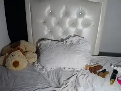 Snapshot of milk_azahara chatting on November 24, 2025, 6:24 am milk azahara online show from November 24, 2025, 6:24 am