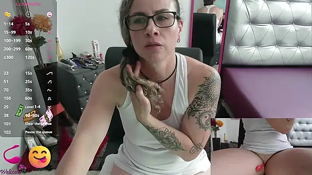 ViickySexy online show from February 17, 2025, 7:33 pm