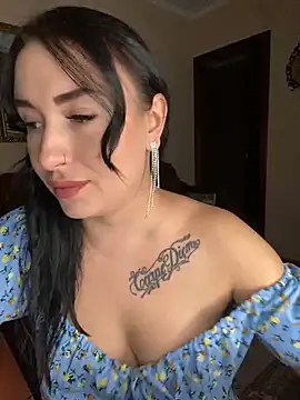 Roxana Bell online show from September 9, 2025, 6:50 pm