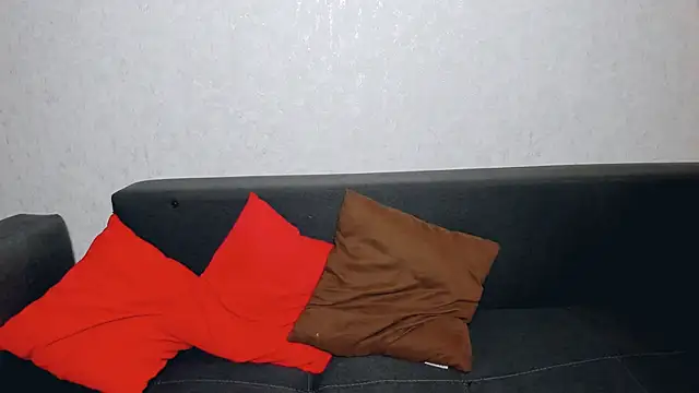 LayaFlow online show from October 18, 2025, 1:13 pm