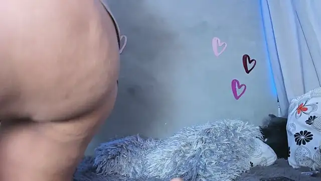 Alexxxholy online show from March 11, 2026, 12:32 pm