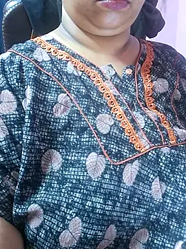 Ravina patil1 online show from September 9, 2025, 8:40 pm