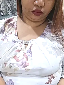 Ravina patil1 online show from April 13, 2026, 8:13 pm